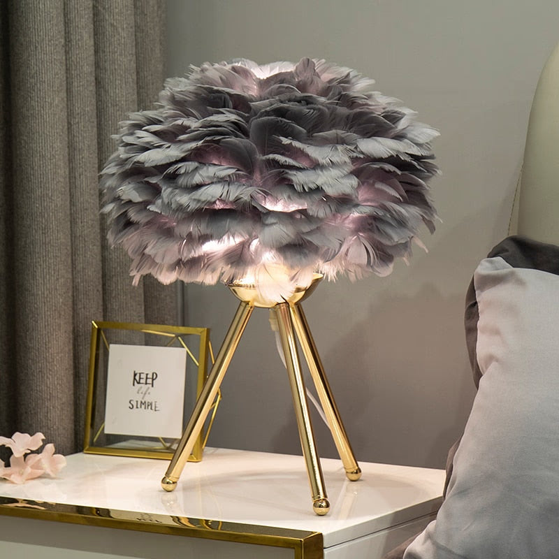 Romantic Feather Table Lamp Modern Bedside Lamp Living Room Coffee Shop Decoration Wedding Christmas Gift Ostrich Feather Light acacuss