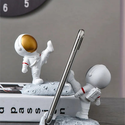 Office Desk Decoration Nordic Style Astronauts Mobile Phone Stand Holder Ornaments Resin Spaceman Bracket Toys Gift