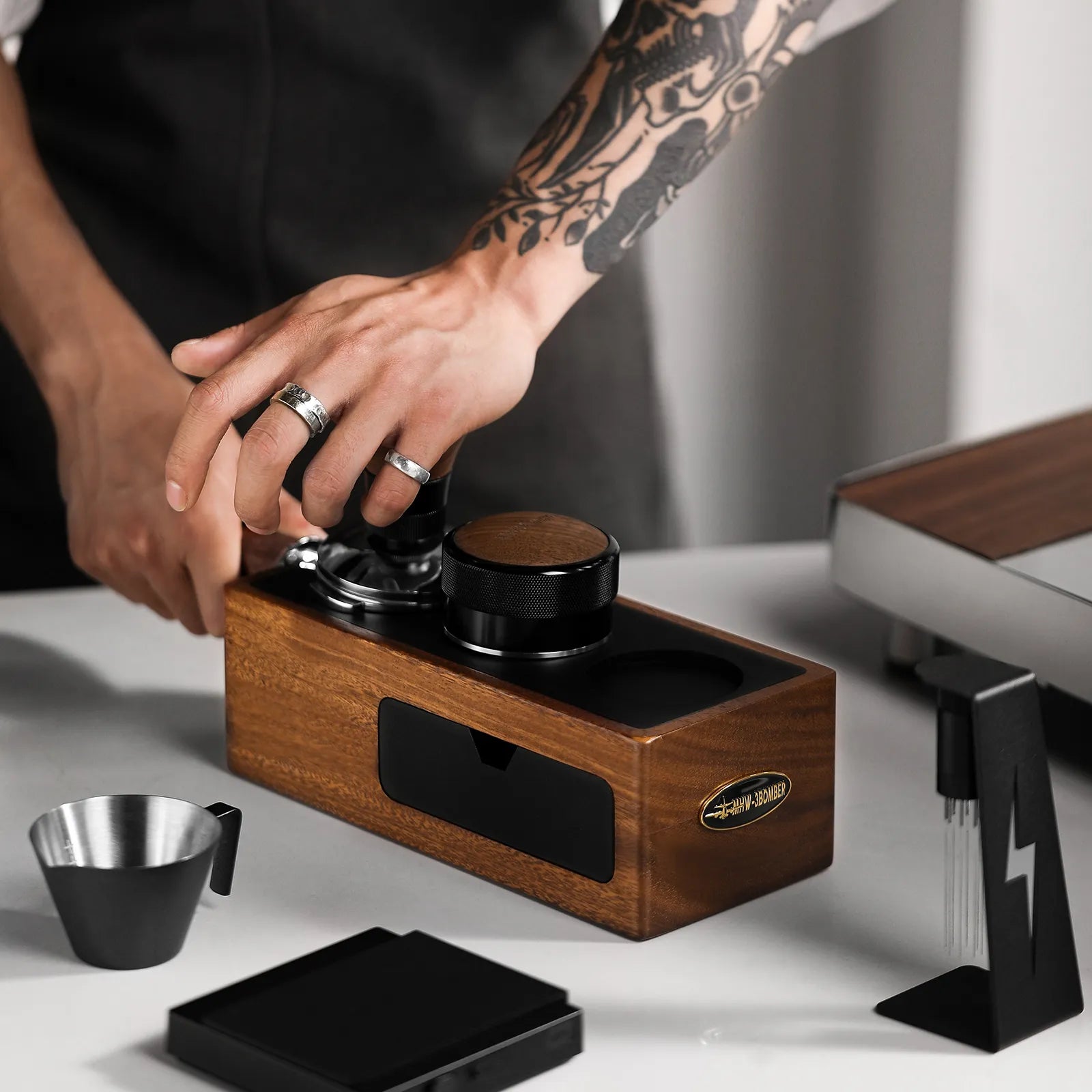 MHW-3BOMBER Vintage Tamping Station 51-58mm Coffee Portafilter Holder Espresso Puck Screen Storage Box Home Barista Accessoies