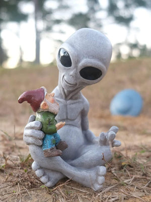 Strange Alien Holding Dwarf Jurassic Garden Elf Decoration Figurines Pieces Creative Art Design Courtyard Decor Garden Statues acacuss