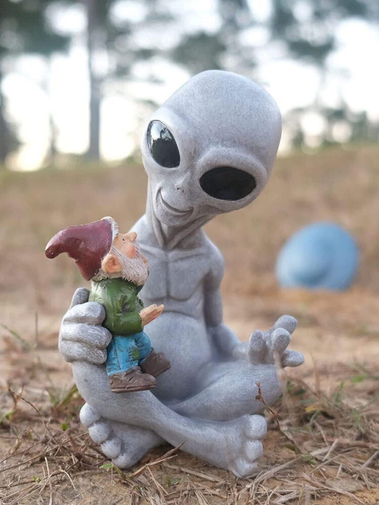 Strange Alien Holding Dwarf Jurassic Garden Elf Decoration Figurines Pieces Creative Art Design Courtyard Decor Garden Statues acacuss
