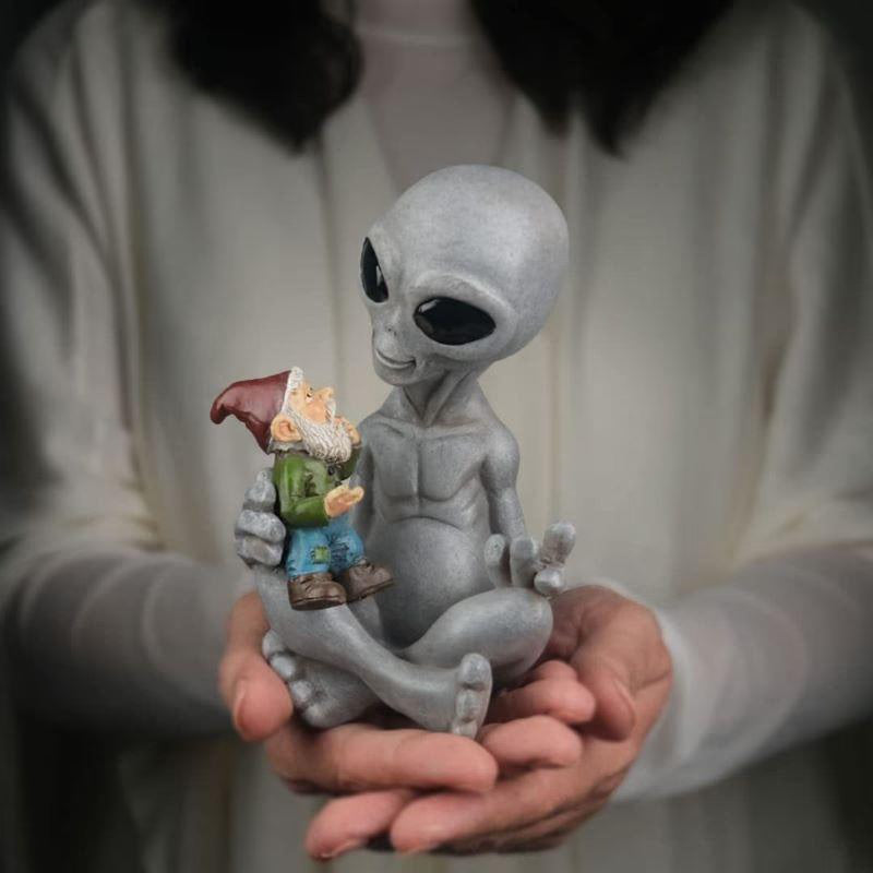 Strange Alien Holding Dwarf Jurassic Garden Elf Decoration Figurines Pieces Creative Art Design Courtyard Decor Garden Statues acacuss