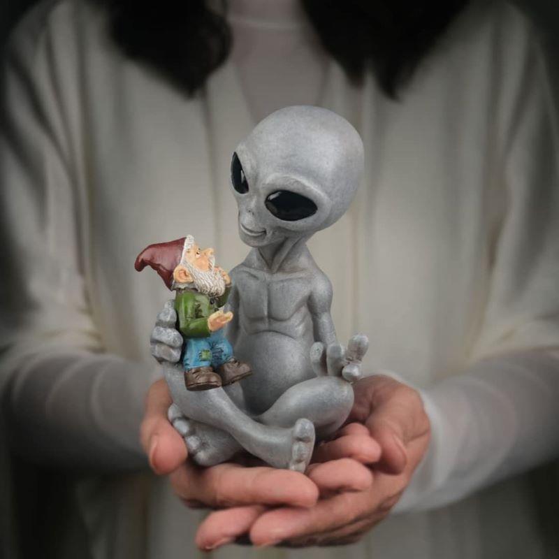 Unique Alien Gnome Ornament Resin Decorative Figurines Gnome Dwarf Statue Crafts Christmas Garden Desk Decoration Home Decor acacuss