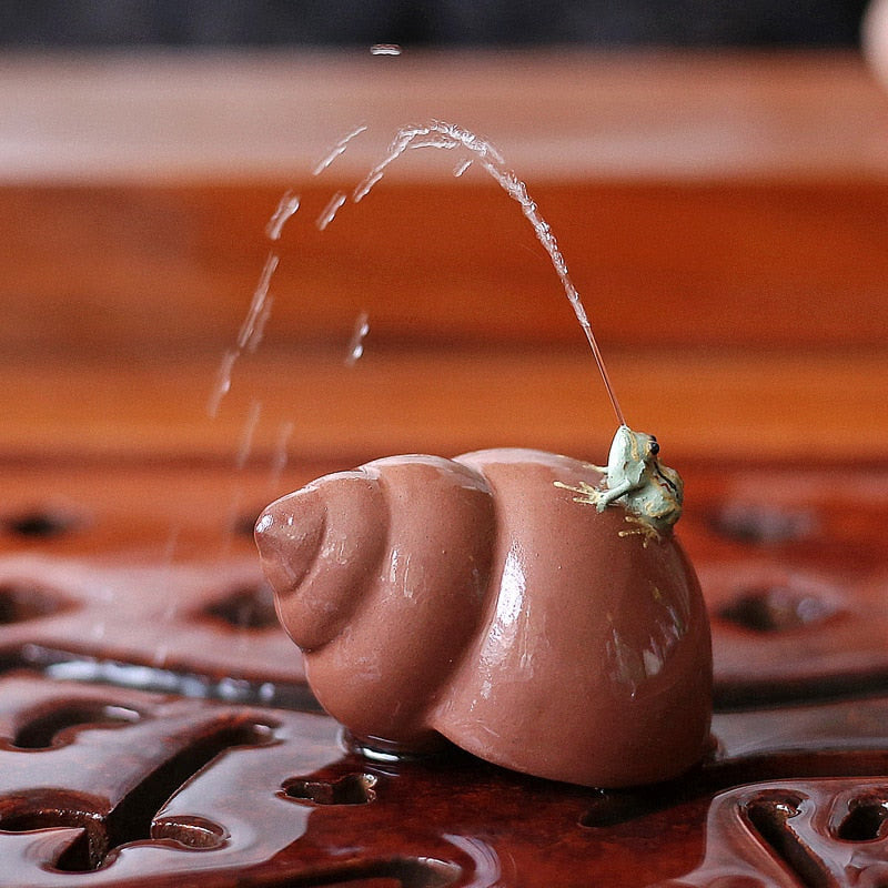 Yixing Handmade Purple Sand Tea PetCreative Frog Water Spray Kung Fu Tea SetTea Tray Ornaments Home Tea Table TeaPlay acacuss