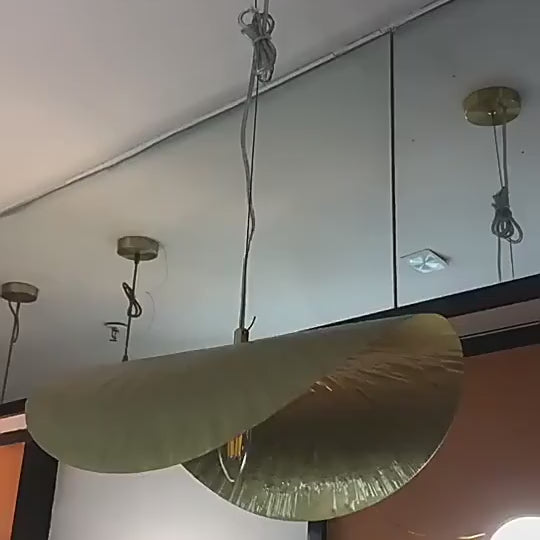 lustre suspendu en laiton martelé pour îlot de cuisine