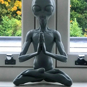 Mini Meditation Alien Statue Resin Ornament Alien Garden Home Office Yard Art Decor For Indoor Outdoor acacuss