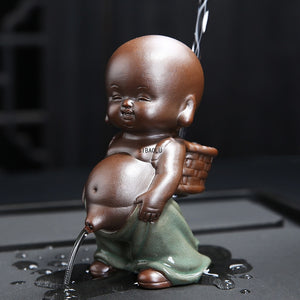 Purple Sand Tea Pet Ornaments Little Monk Ceramic Figures Tea Play Peeing Doll Tea Set Peeing Water Spray Accessories acacuss