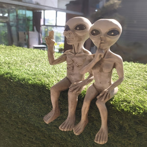 Resin Alien Statue Alien UFO Sculpture Figurine Outdoor Home Garden Decor Halloween Ornaments Yard Decoration Outdoor Miniatures acacuss